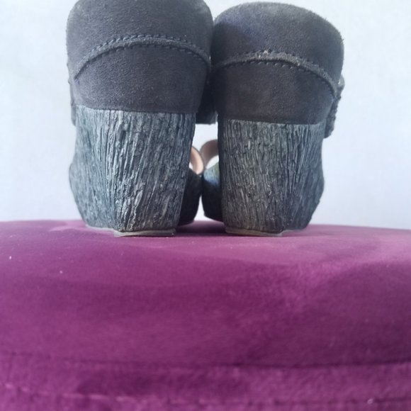 2for30!! Textured Blue Wedge Sandals - Picture 4 of 10